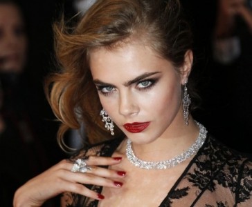 cara-delevingne-con-gioielli-chopard